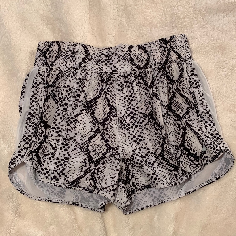 Balance Athletica breeze shorts size M
